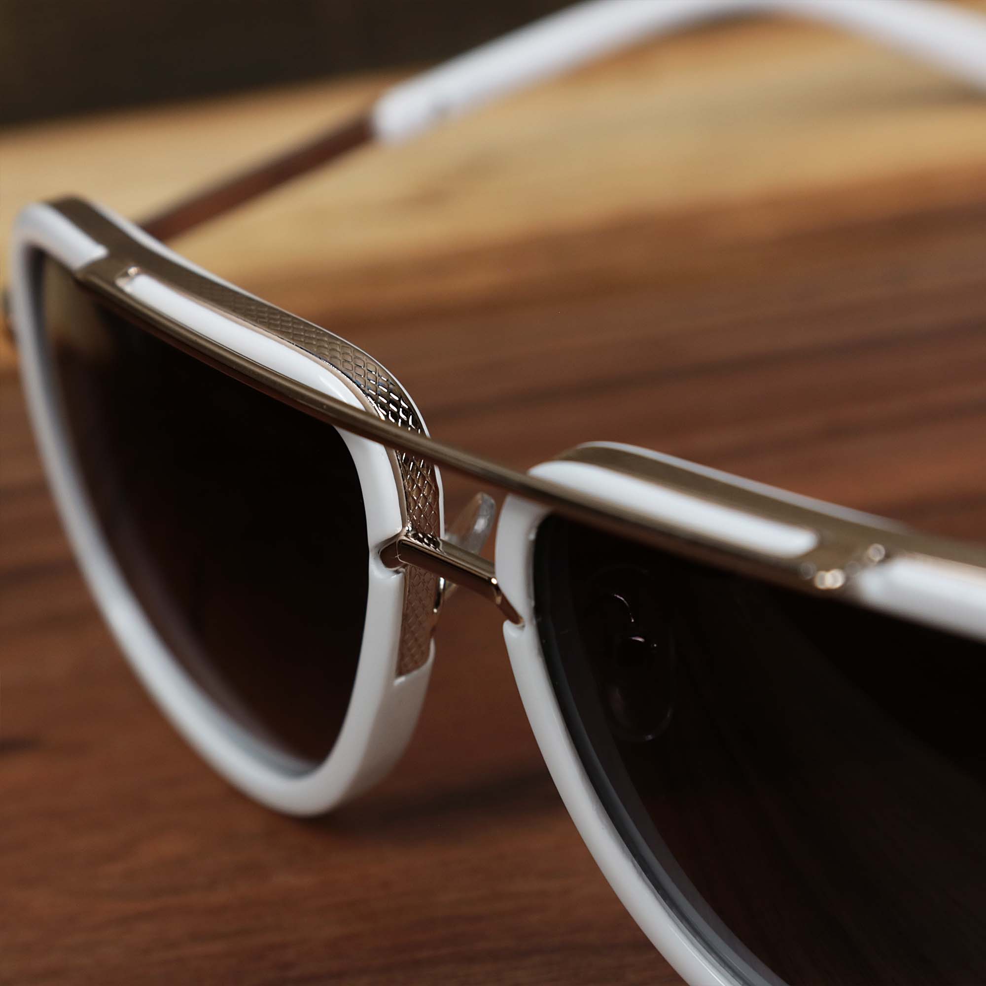 Round Frame Black Lens Luxury Sunglasses with White Gold Frame