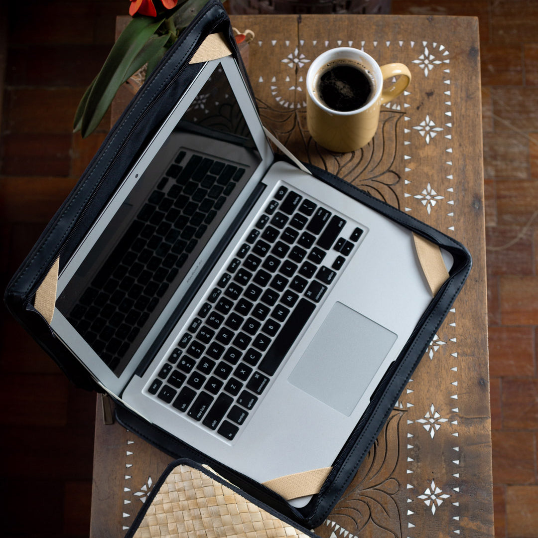 Think Outside The Box Laptop Case in Black